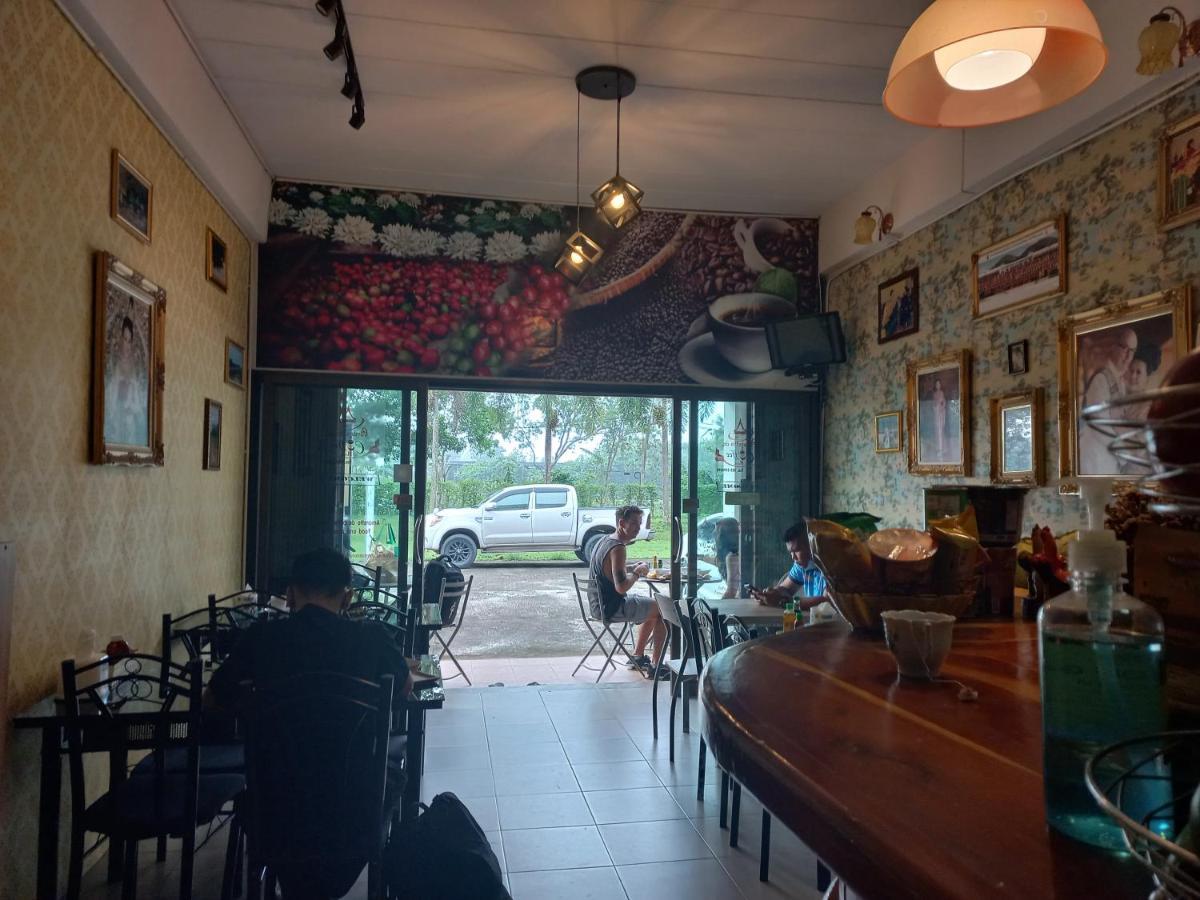 Amaretto Hostel Surat Thani Exteriör bild