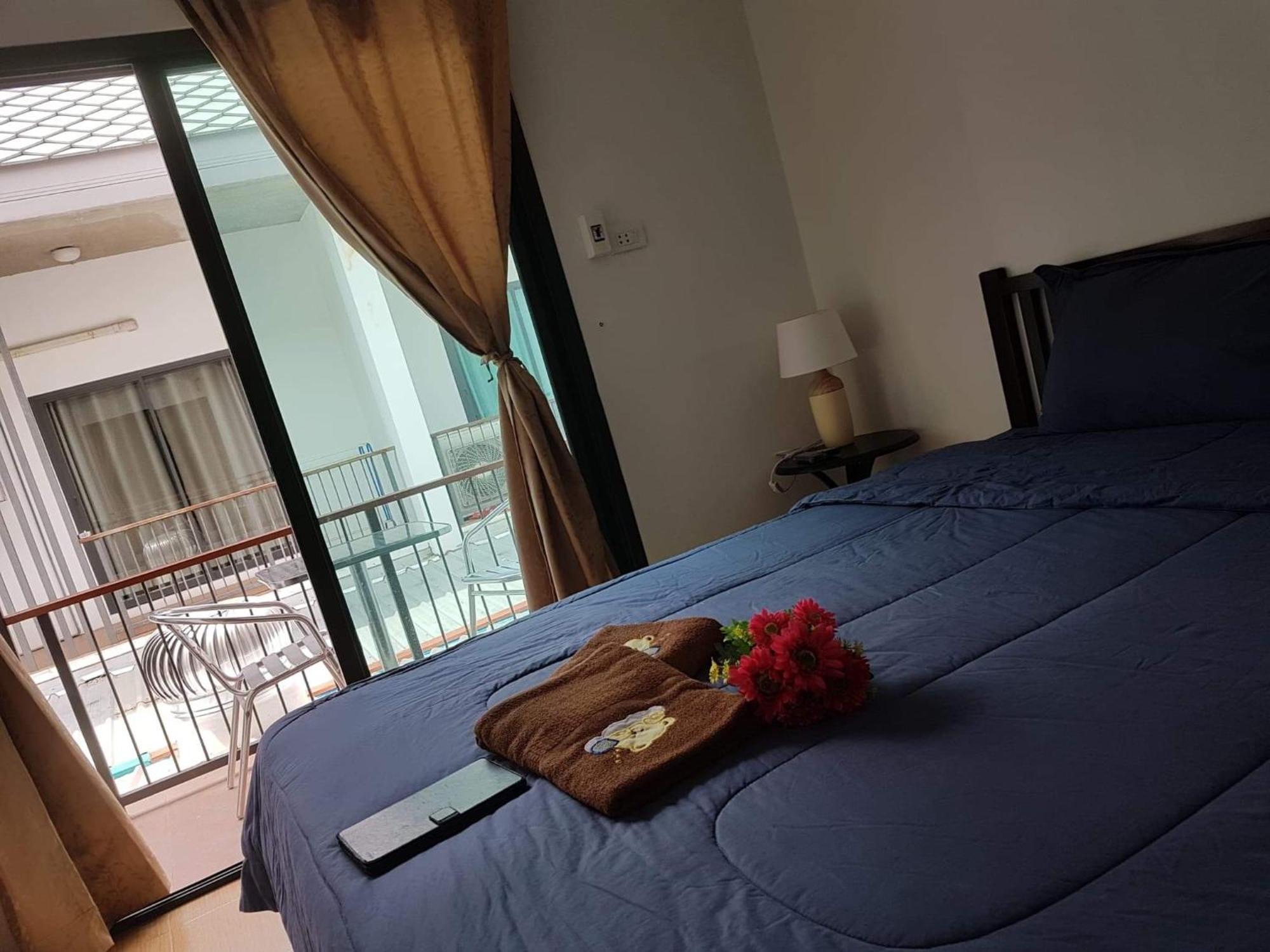 Amaretto Hostel Surat Thani Exteriör bild