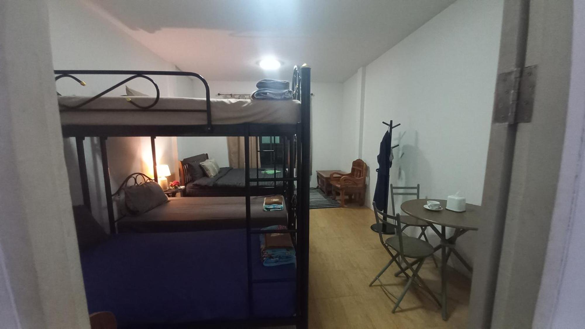 Amaretto Hostel Surat Thani Exteriör bild
