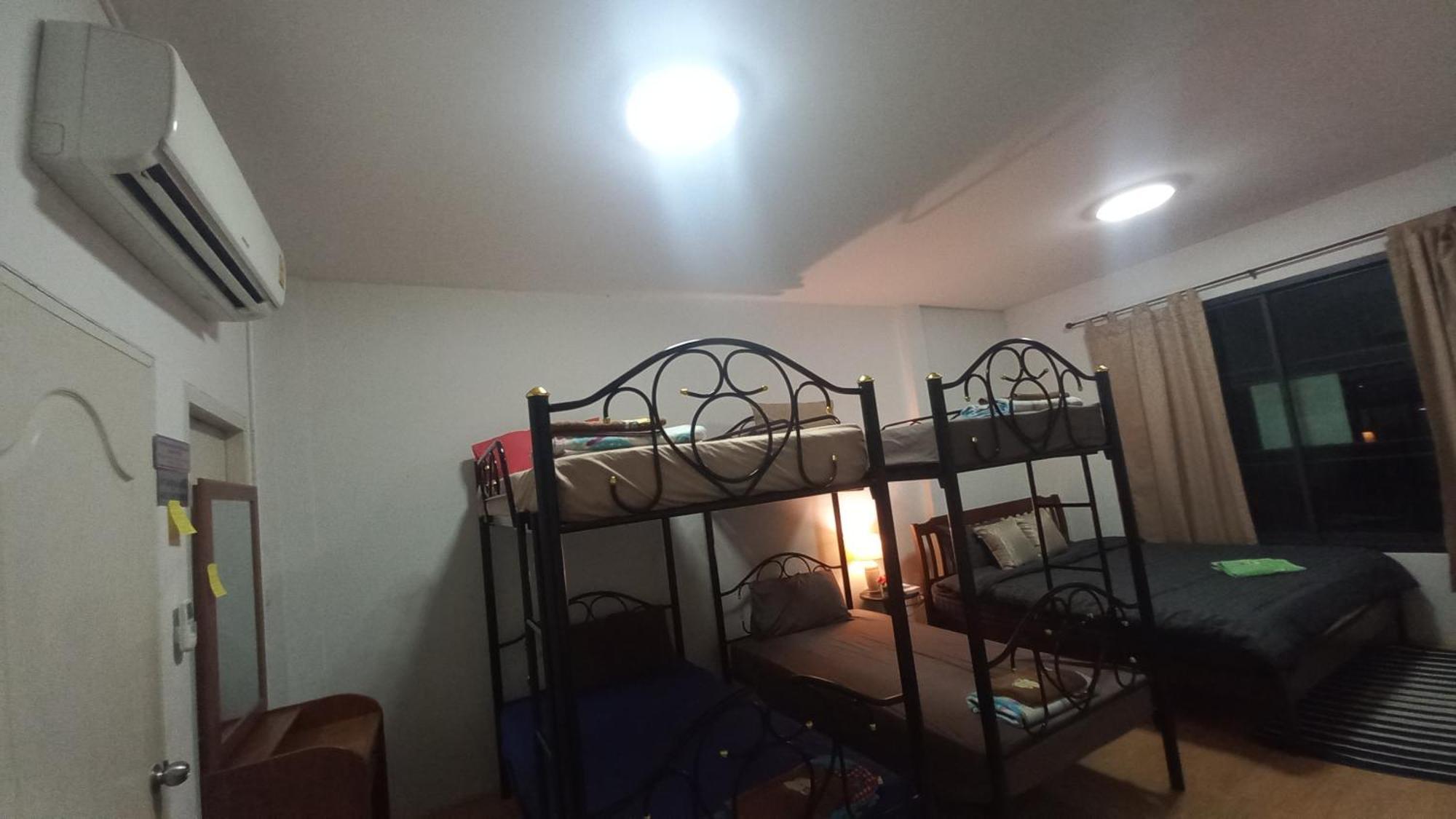 Amaretto Hostel Surat Thani Exteriör bild