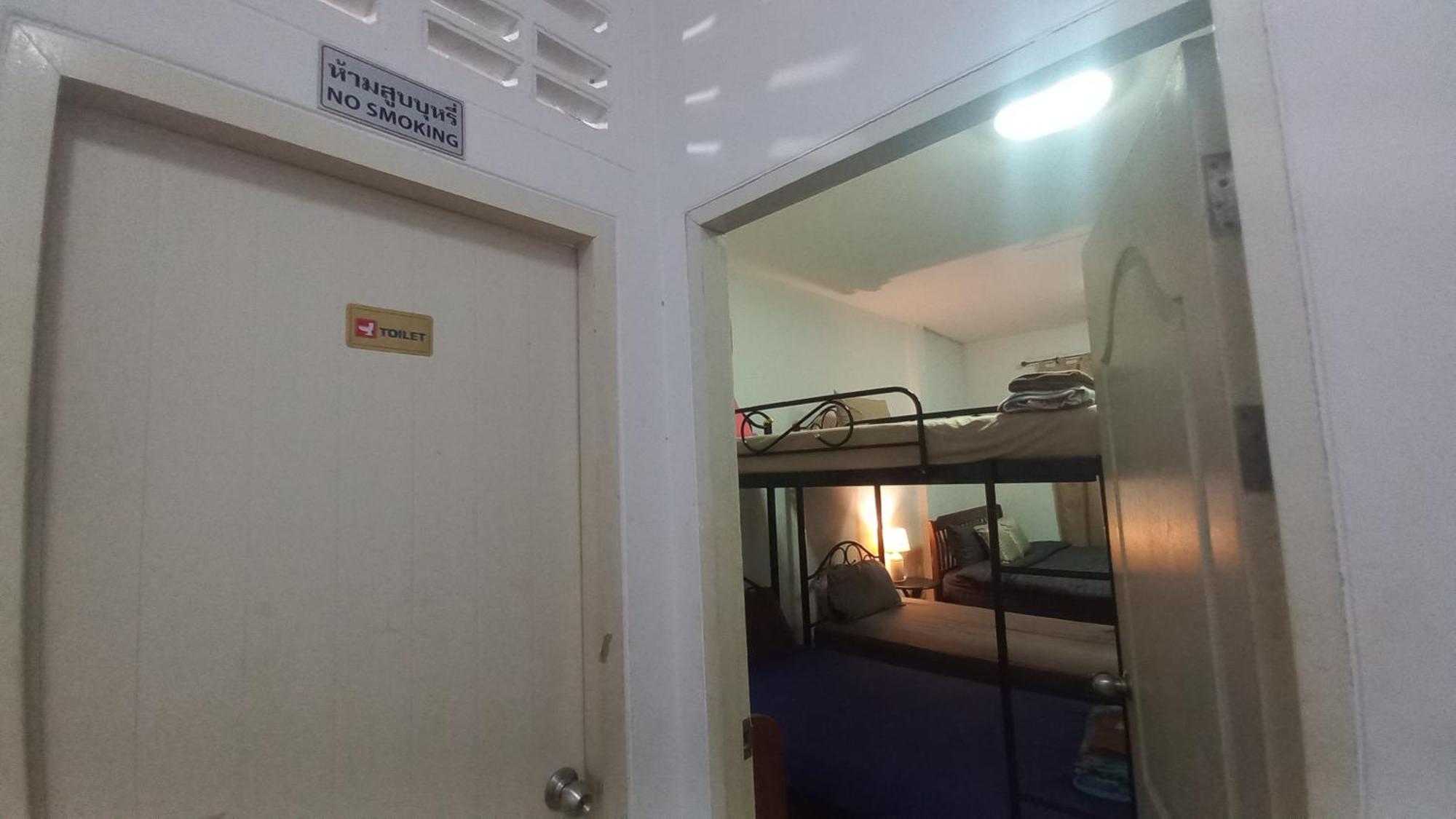 Amaretto Hostel Surat Thani Exteriör bild