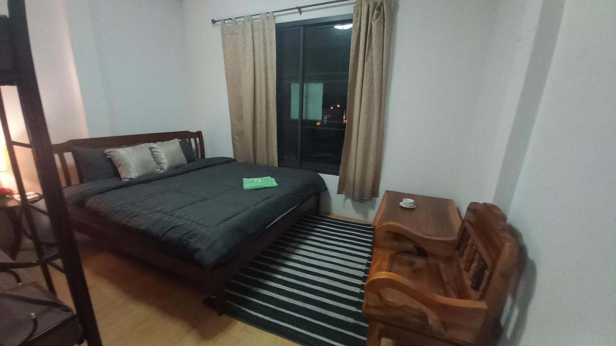 Amaretto Hostel Surat Thani Exteriör bild