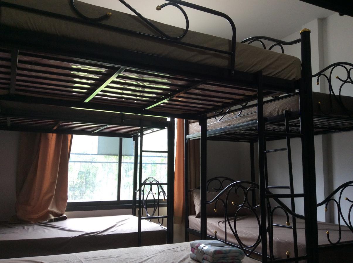 Amaretto Hostel Surat Thani Exteriör bild