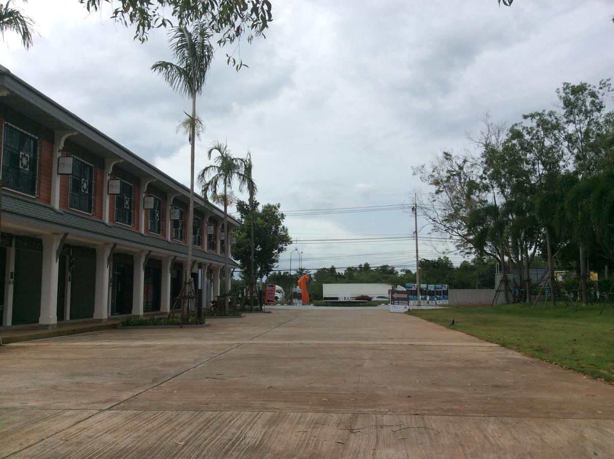 Amaretto Hostel Surat Thani Exteriör bild