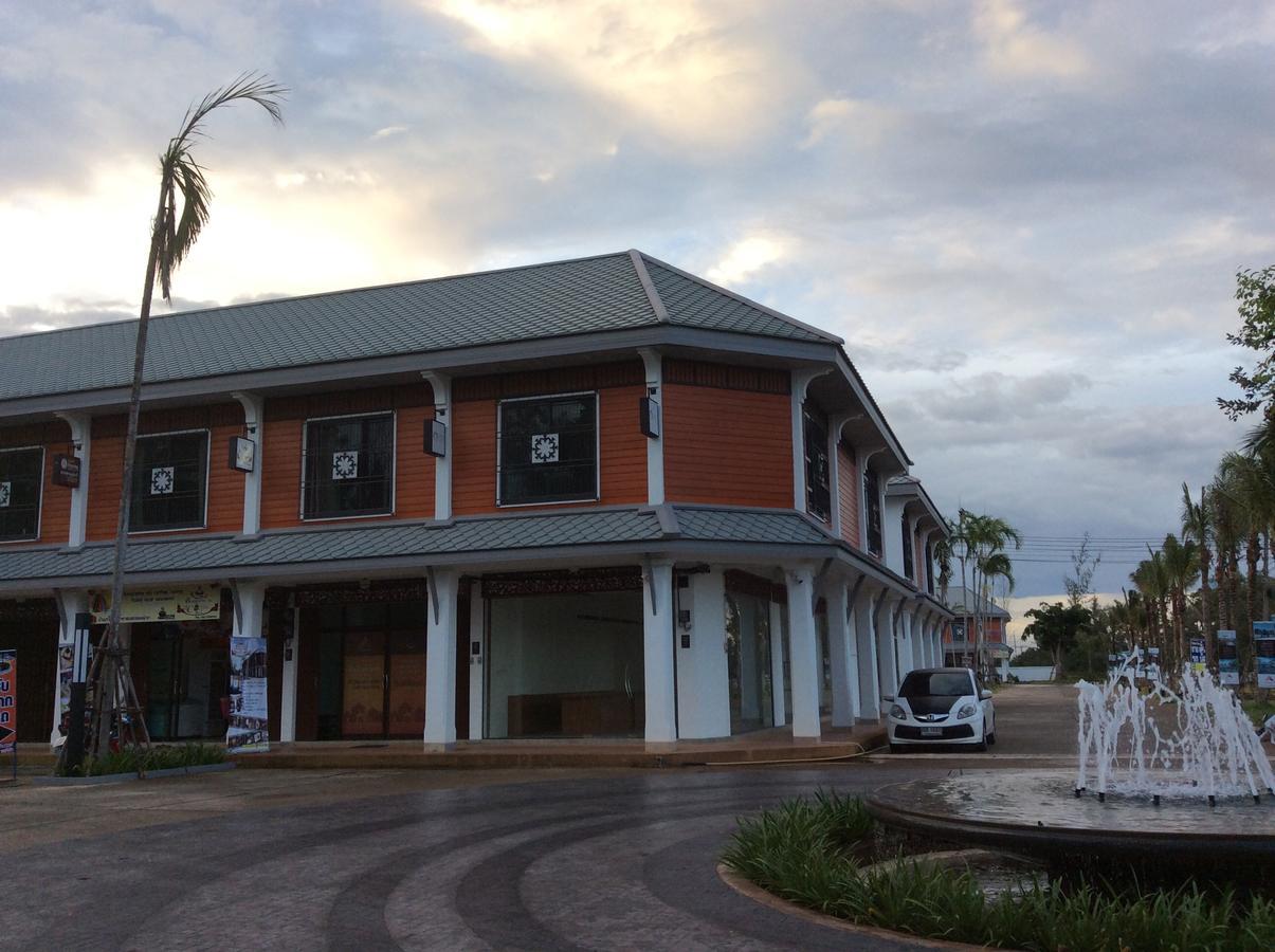 Amaretto Hostel Surat Thani Exteriör bild